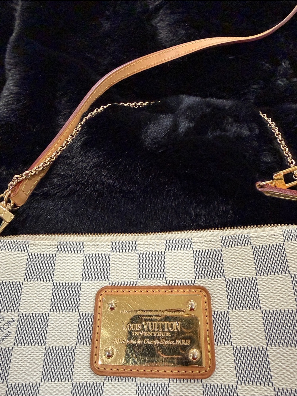 Louis Vuitton Damier Azur Crossbody Bag with Gold Hardware and Tan Strap - Picture 7 of 11